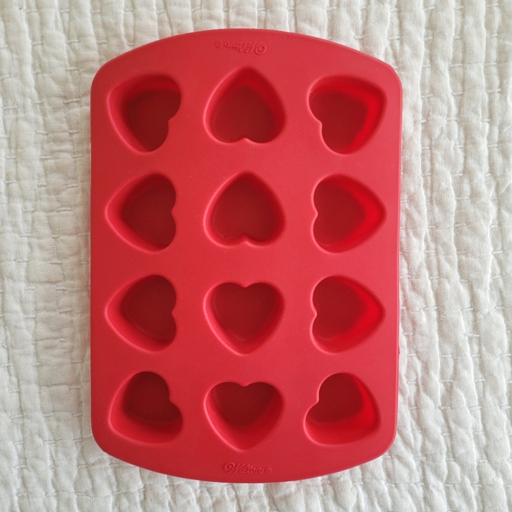 Wilton Petite Silicone 12-Cavity Heart Pan Valentine's Day